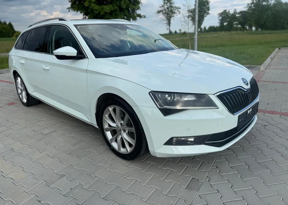 Skoda Superb 2.0 TSI 4x4 Sportline DSG - Kombi: bild 2 Skoda Superb 2.0 TSI 4x4 Sportline DSG - Kombi: bild 2