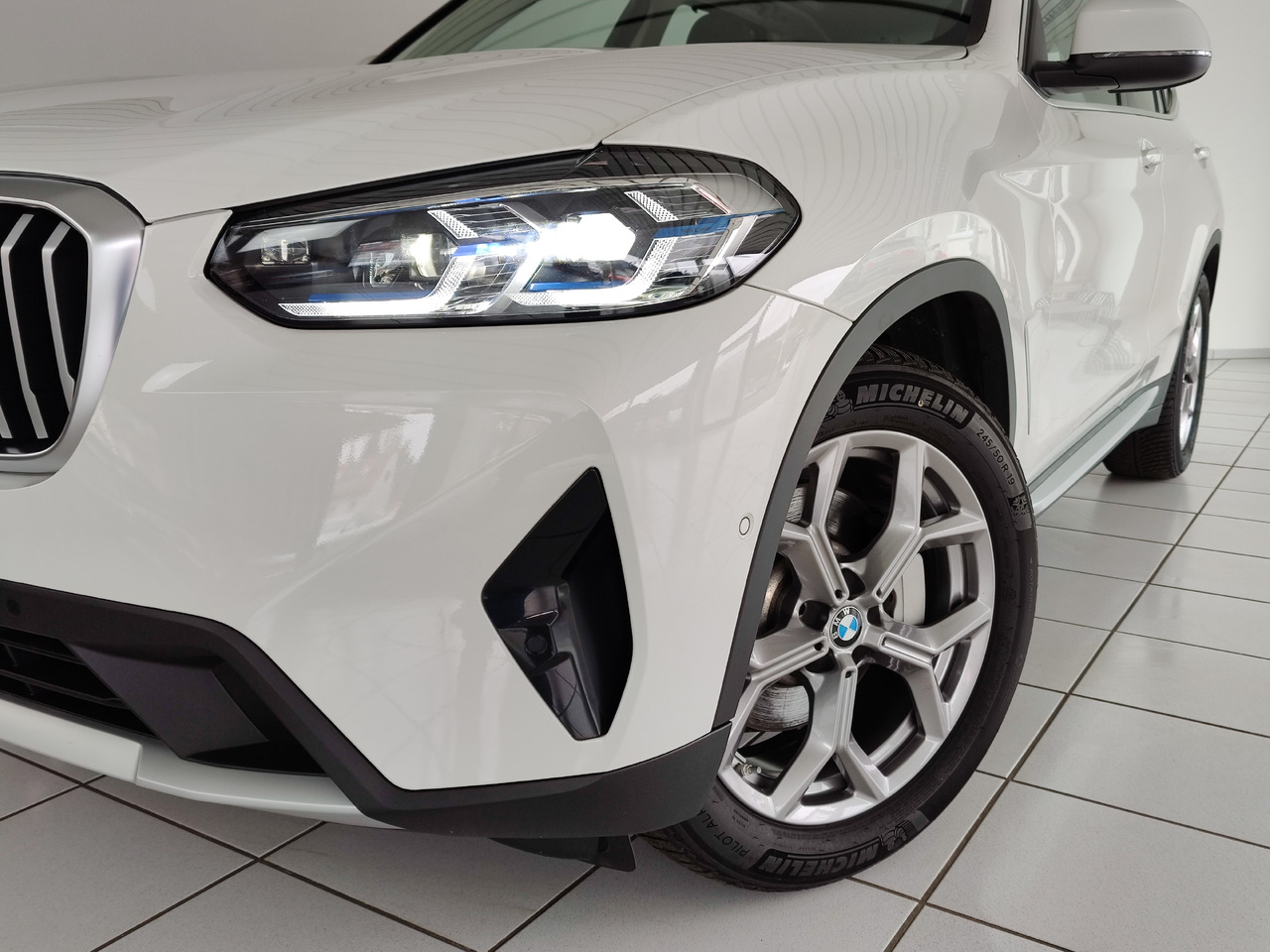 BMW X3 xDrive 30 i Live-Cockpit DAB Leder HiFi Headup - SUV: bild 2 BMW X3 xDrive 30 i Live-Cockpit DAB Leder HiFi Headup - SUV: bild 2