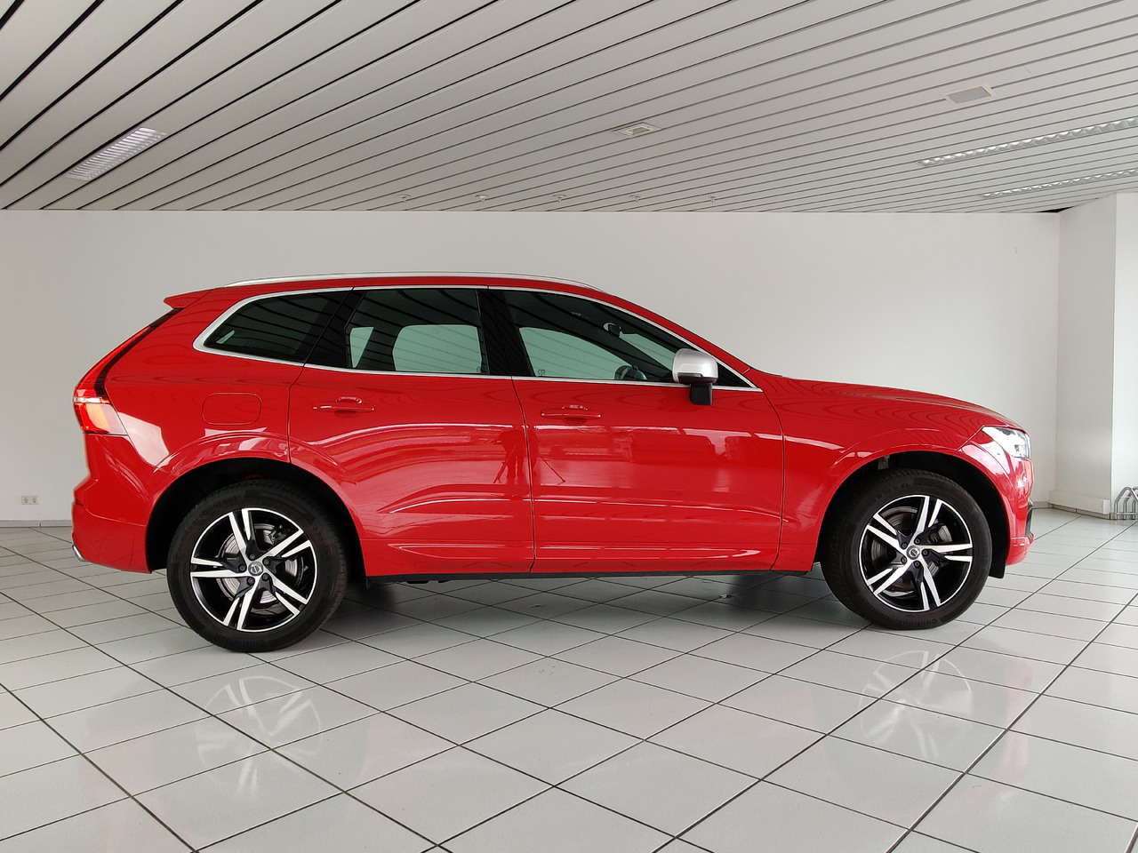 Volvo XC60 R Design AWD 228kW 360°Kam Pano Head-Up CD Apple - SUV: bild 5 Volvo XC60 R Design AWD 228kW 360°Kam Pano Head-Up CD Apple - SUV: bild 5