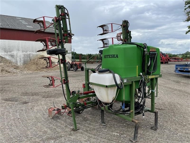 Moteska M 1000 12R - Bogserad spruta: bild 2 Moteska M 1000 12R - Bogserad spruta: bild 2