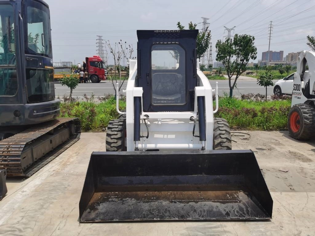 Bobcat S 130 - Kompaktlastare/ Slirstyrda lastare: bild 2 Bobcat S 130 - Kompaktlastare/ Slirstyrda lastare: bild 2