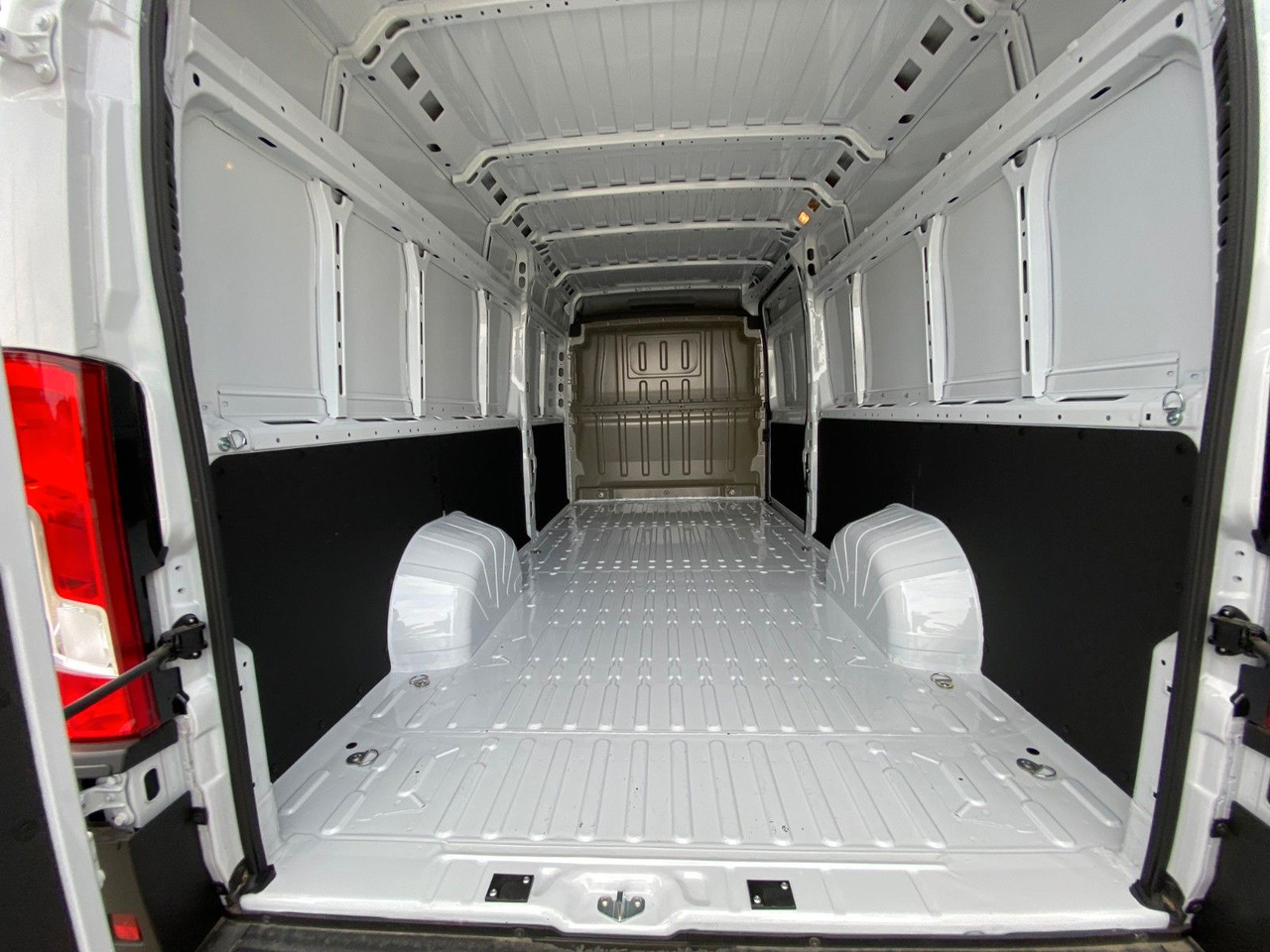 Skåpbil Citroën Jumper Kasten Hochraum 35 L4H2 Heavy BlueHDi 180: bild 11 Skåpbil Citroën Jumper Kasten Hochraum 35 L4H2 Heavy BlueHDi 180: bild 11