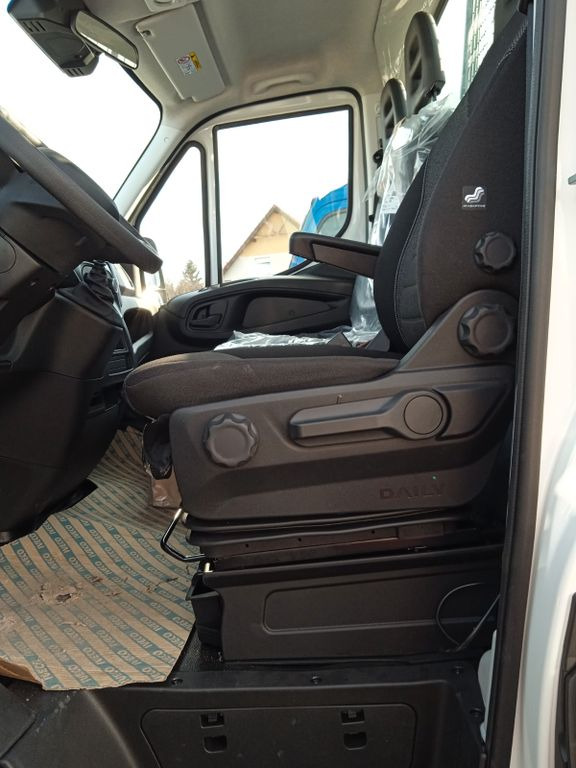 Iveco Daily 35C18H Dreiseitenkipper Iveco Daily 35C18H Dreiseitenkipper - Transportbil med tippflak: bild 4 Iveco Daily 35C18H Dreiseitenkipper Iveco Daily 35C18H Dreiseitenkipper - Transportbil med tippflak: bild 4