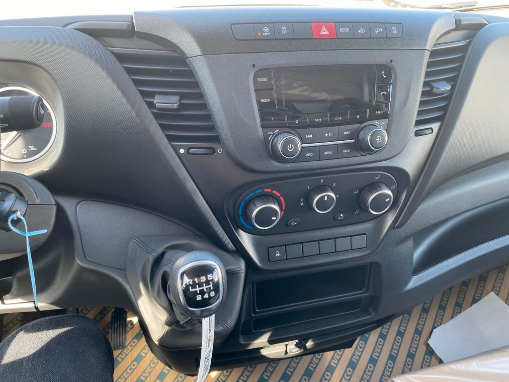 Iveco Daily Koffer mit LBW SOFORT Euro6E Iveco Daily Koffer mit LBW SOFORT Euro6E - Volymskåp: bild 3 Iveco Daily Koffer mit LBW SOFORT Euro6E Iveco Daily Koffer mit LBW SOFORT Euro6E - Volymskåp: bild 3