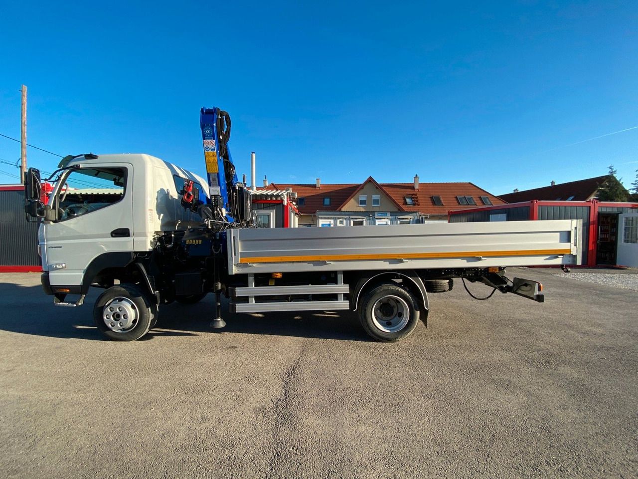 Mitsubishi FUSO CANTER 6C18 4WD PRITSCHE+PM 6522P KRAN - Transportbil med flak: bild 3 Mitsubishi FUSO CANTER 6C18 4WD PRITSCHE+PM 6522P KRAN - Transportbil med flak: bild 3