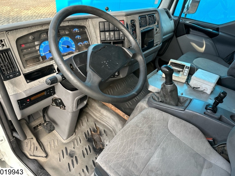 Renault Midlum 180 Euro 3, Manual, Fuel, 6180 Liters, 1 Comp - Tankbil: bild 5 Renault Midlum 180 Euro 3, Manual, Fuel, 6180 Liters, 1 Comp - Tankbil: bild 5