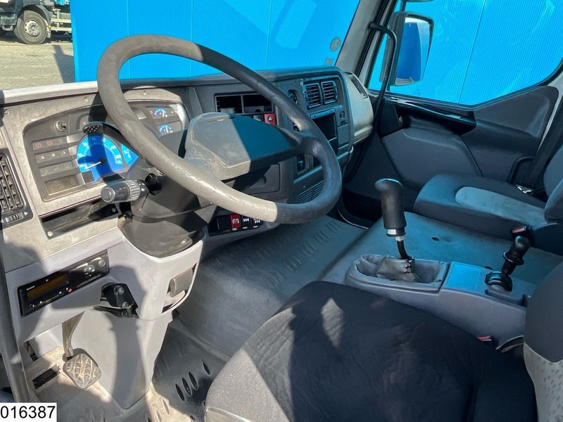 Interior photo 1: Tankbil Renault Midlum 220 14995 Liter, LPG GPL, Gastank, Steel Interior photo 1: Tankbil Renault Midlum 220 14995 Liter, LPG GPL, Gastank, Steel