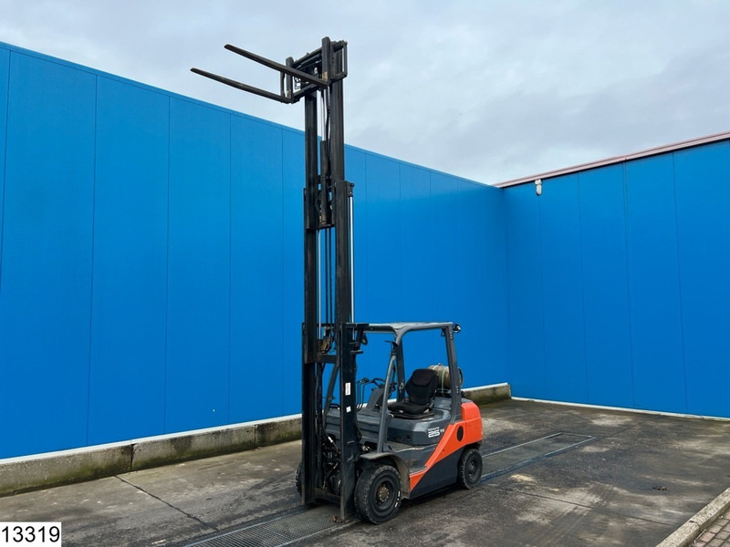 Toyota 8 FGF 25 2.500 KG - Gasoltruck: bild 4 Toyota 8 FGF 25 2.500 KG - Gasoltruck: bild 4