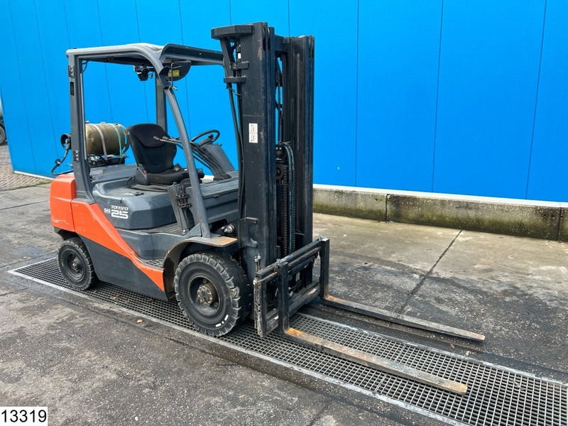 Toyota 8 FGF 25 2.500 KG - Gasoltruck: bild 2 Toyota 8 FGF 25 2.500 KG - Gasoltruck: bild 2