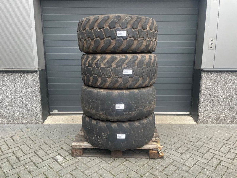 Ahlmann AZ6-Alliance 405/70R20 (16/70R20)-Tire/Reifen/Band - Däck och fälgar för Byggmaskiner: bild 1 Ahlmann AZ6-Alliance 405/70R20 (16/70R20)-Tire/Reifen/Band - Däck och fälgar för Byggmaskiner: bild 1