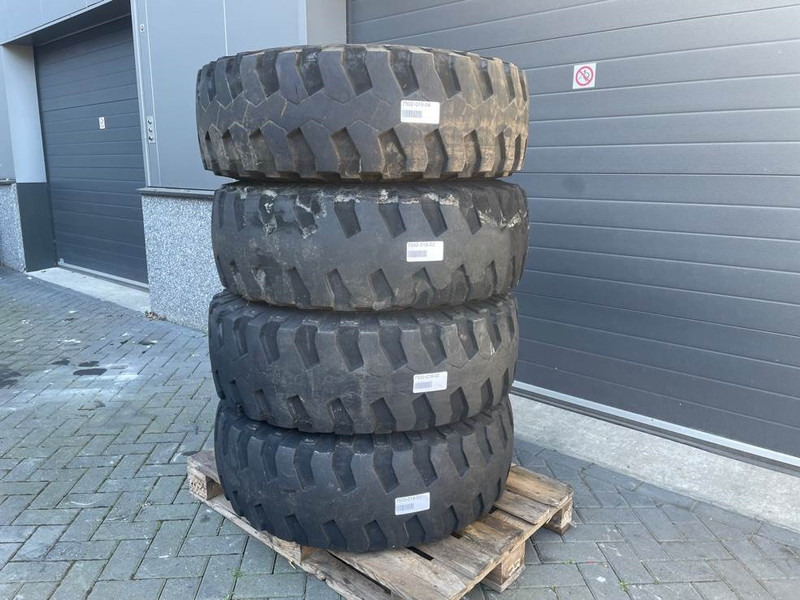 Atlas AR65-Michelin 335/80R20 (12.5R20)-Tire/Reifen/Band - Däck och fälgar för Byggmaskiner: bild 2 Atlas AR65-Michelin 335/80R20 (12.5R20)-Tire/Reifen/Band - Däck och fälgar för Byggmaskiner: bild 2