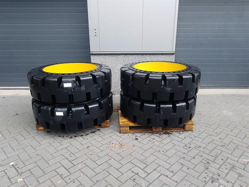Cat 910/914 - 447-1131 - Tyre/Reifen/Band - Däck och fälgar för Byggmaskiner: bild 1 Cat 910/914 - 447-1131 - Tyre/Reifen/Band - Däck och fälgar för Byggmaskiner: bild 1