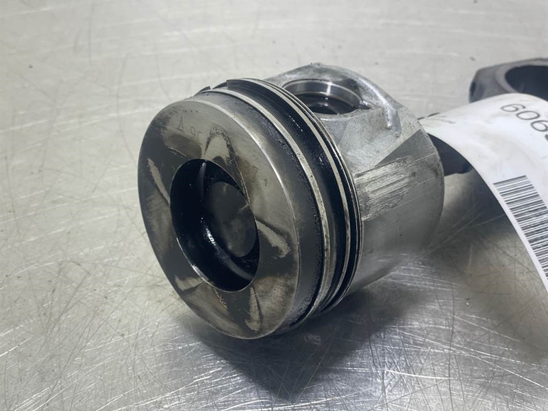 Deutz TD2011L04I - Piston/Kolben/Zuiger - Motor för Byggmaskiner: bild 2 Deutz TD2011L04I - Piston/Kolben/Zuiger - Motor för Byggmaskiner: bild 2