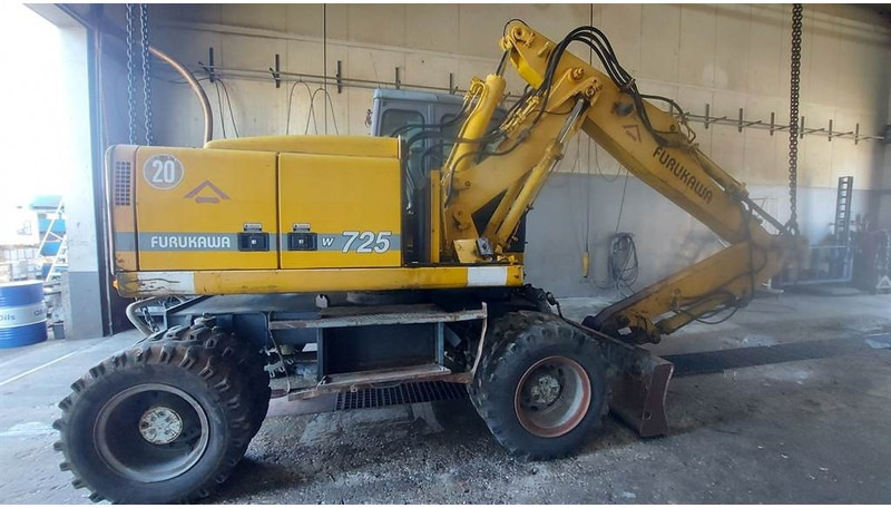 Furukawa W 725 LS (For parts) - Grävmaskin på däck: bild 2 Furukawa W 725 LS (For parts) - Grävmaskin på däck: bild 2