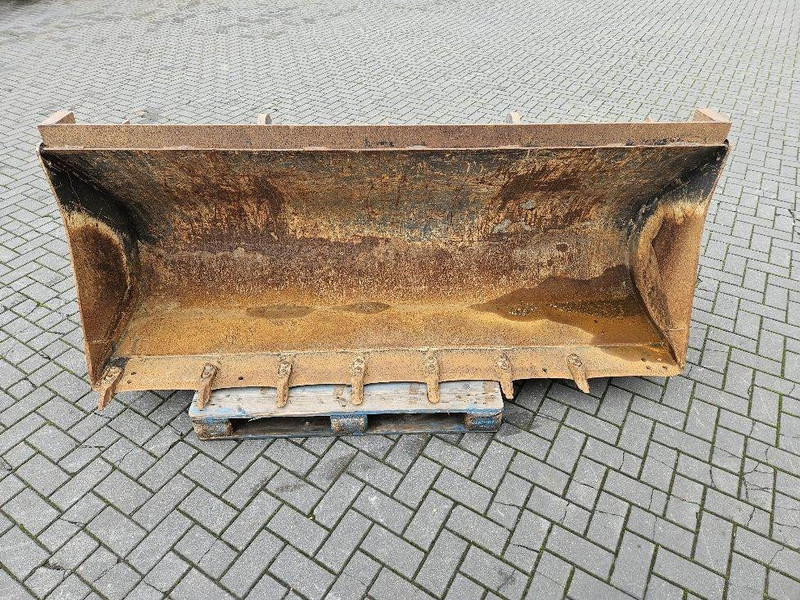 JCB 4CX-125/38100-2,34 MTR-Bucket/Schaufel/Dichte bak - Skopa för Byggmaskiner: bild 1 JCB 4CX-125/38100-2,34 MTR-Bucket/Schaufel/Dichte bak - Skopa för Byggmaskiner: bild 1