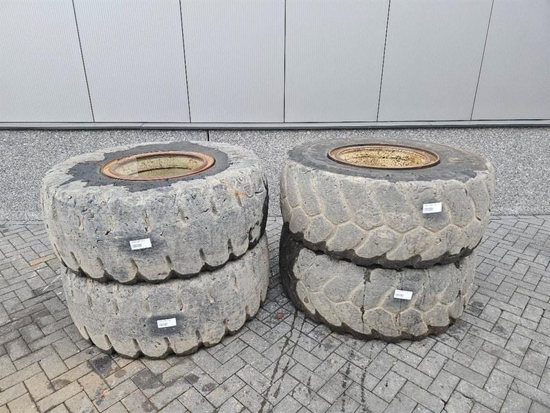 Terex TL260S-Banden 20.5-R25-Solid wheels / Full Gummi - Däck och fälgar för Byggmaskiner: bild 1 Terex TL260S-Banden 20.5-R25-Solid wheels / Full Gummi - Däck och fälgar för Byggmaskiner: bild 1