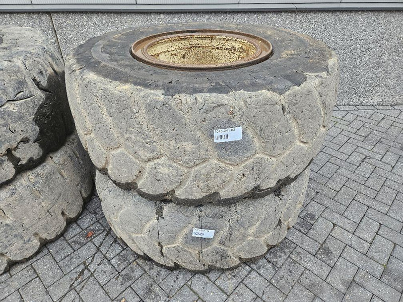 Terex TL260S-Banden 20.5-R25-Solid wheels / Full Gummi - Däck och fälgar för Byggmaskiner: bild 2 Terex TL260S-Banden 20.5-R25-Solid wheels / Full Gummi - Däck och fälgar för Byggmaskiner: bild 2