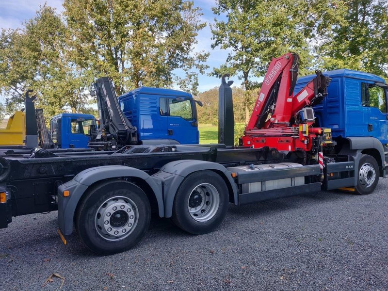 MAN Wij zoeken vrachtwagens / kranen / containersystemen - Lastbil med skåp: bild 2 MAN Wij zoeken vrachtwagens / kranen / containersystemen - Lastbil med skåp: bild 2
