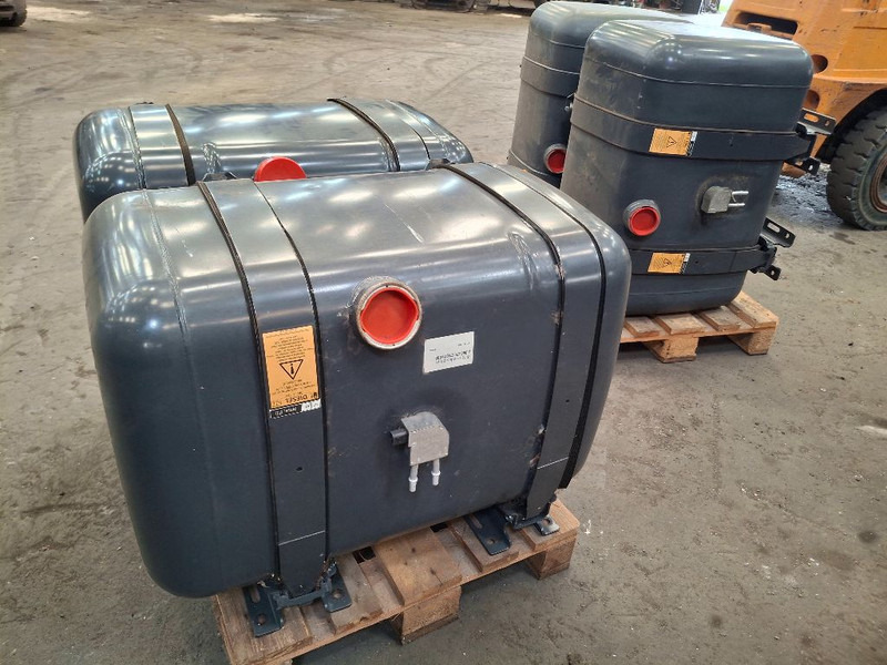 Mercedes-Benz 290L - Bränsletank: bild 1 Mercedes-Benz 290L - Bränsletank: bild 1