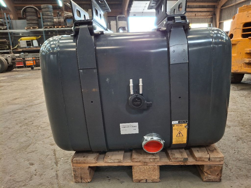 Mercedes-Benz 290L - Bränsletank: bild 5 Mercedes-Benz 290L - Bränsletank: bild 5