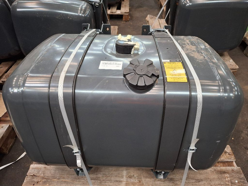 Mercedes-Benz 290L - Bränsletank: bild 1 Mercedes-Benz 290L - Bränsletank: bild 1