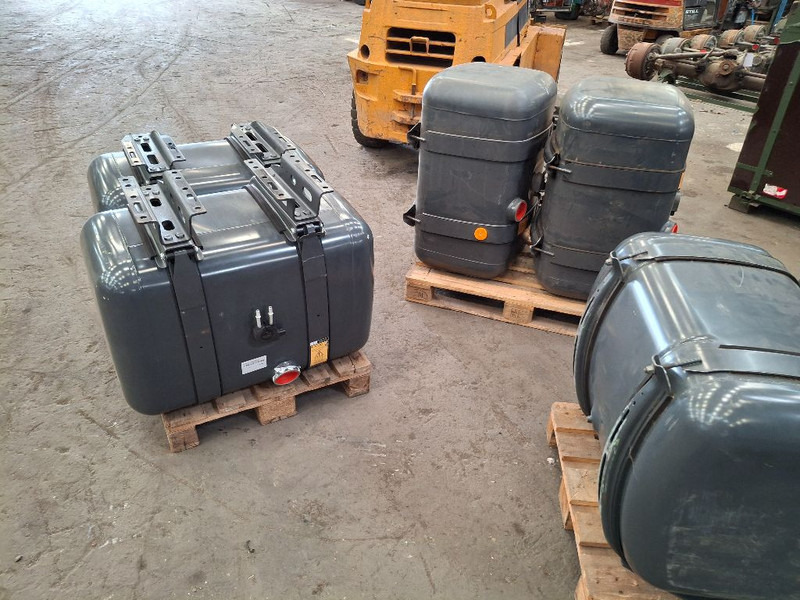 Mercedes-Benz 290L - Bränsletank: bild 4 Mercedes-Benz 290L - Bränsletank: bild 4