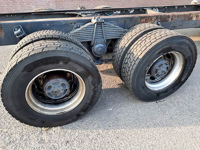 Volvo F 12 6*4 STEEL SUSPENSION - Chassi lastbil: bild 2 Volvo F 12 6*4 STEEL SUSPENSION - Chassi lastbil: bild 2