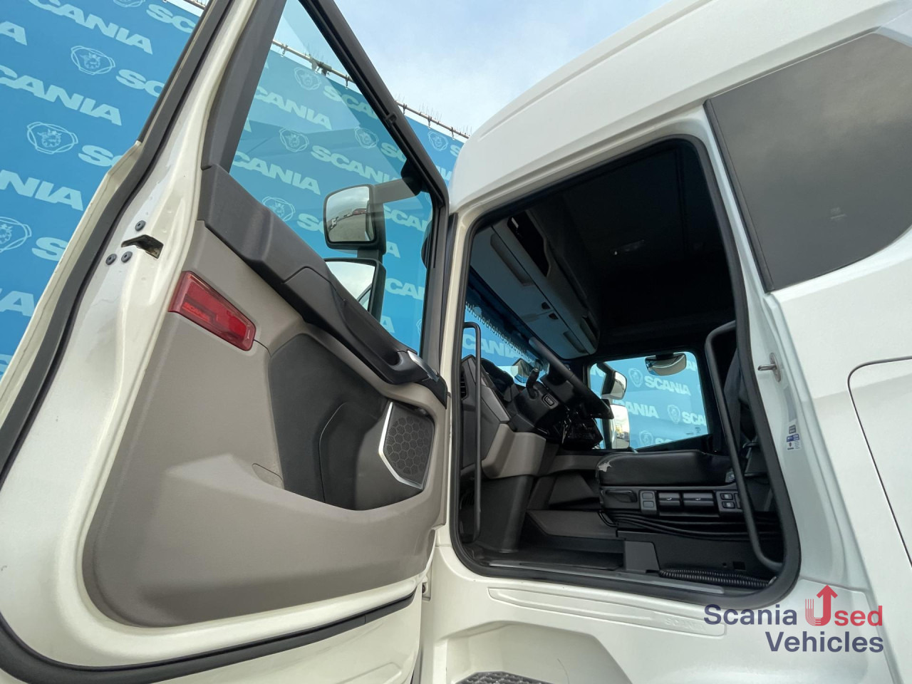 SCANIA R 410 A4x2NA DIFF-L RETARDER LED SMART 2 - Dragbil: bild 3 SCANIA R 410 A4x2NA DIFF-L RETARDER LED SMART 2 - Dragbil: bild 3