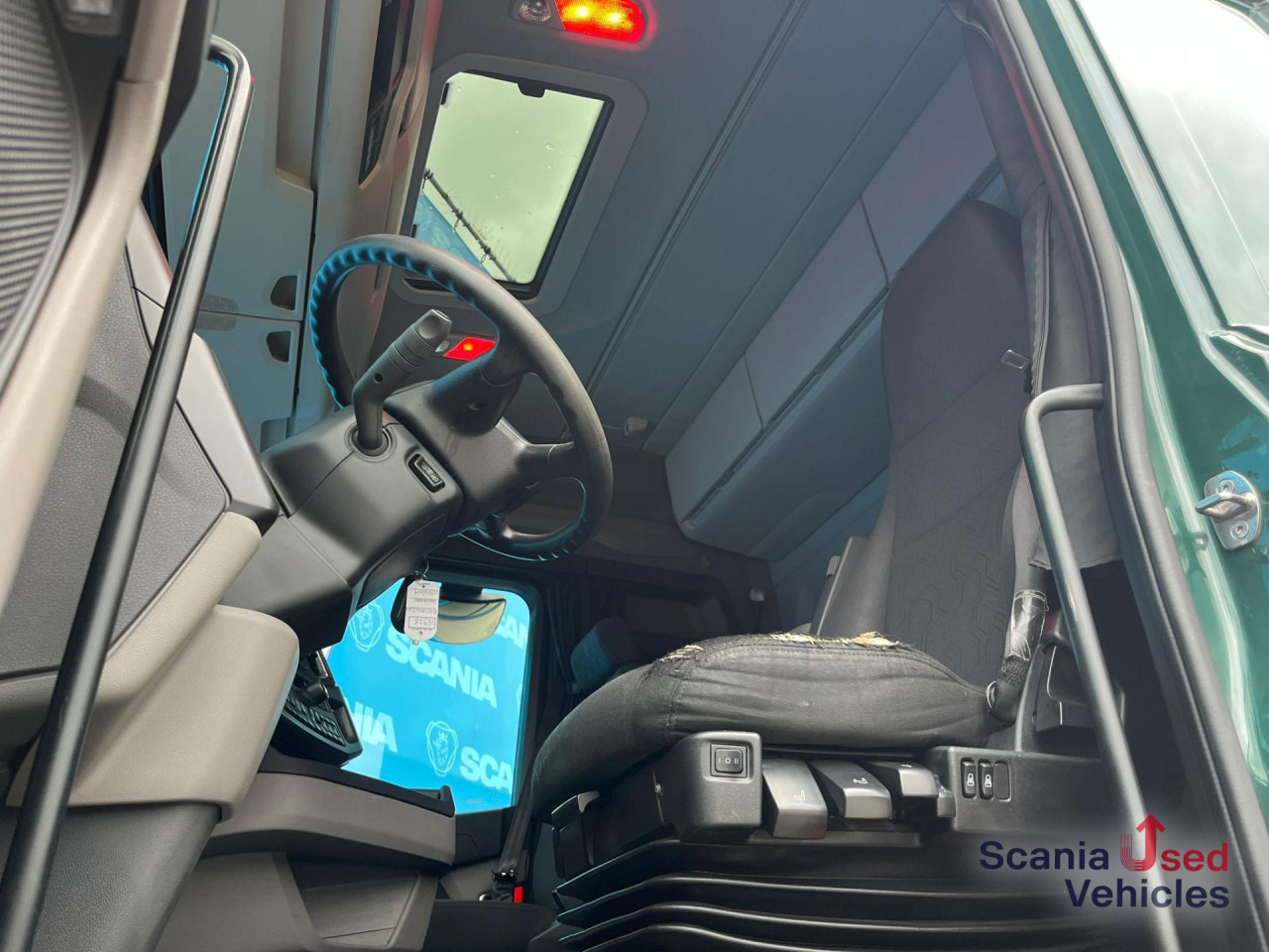 SCANIA R 410 A4x2NA RETARDER ADR FL LED ACC - Dragbil: bild 2 SCANIA R 410 A4x2NA RETARDER ADR FL LED ACC - Dragbil: bild 2