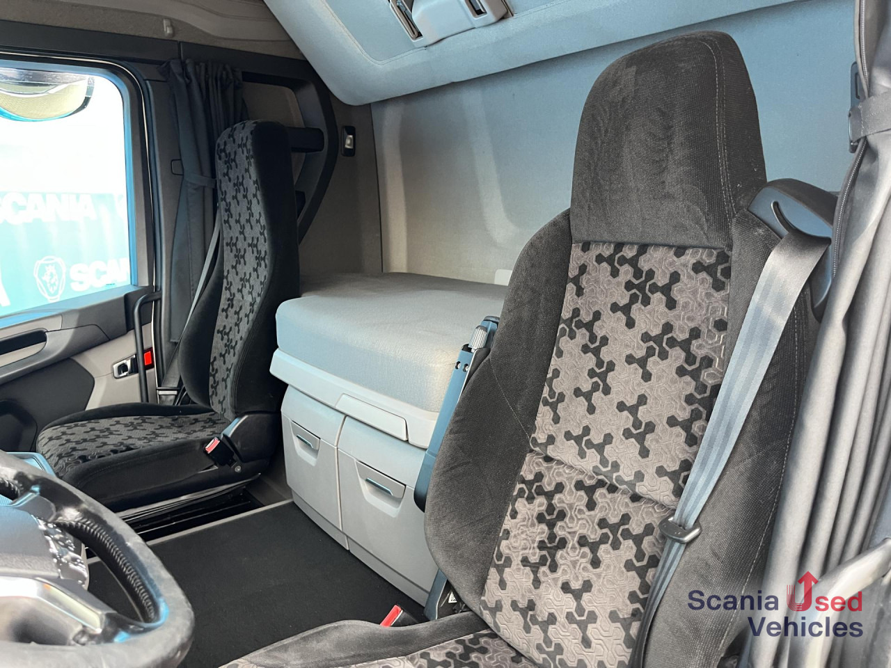 SCANIA R 450 A4x2LB RETARDER DIFF-L P-AIRCO FULL AIR - Dragbil: bild 3 SCANIA R 450 A4x2LB RETARDER DIFF-L P-AIRCO FULL AIR - Dragbil: bild 3