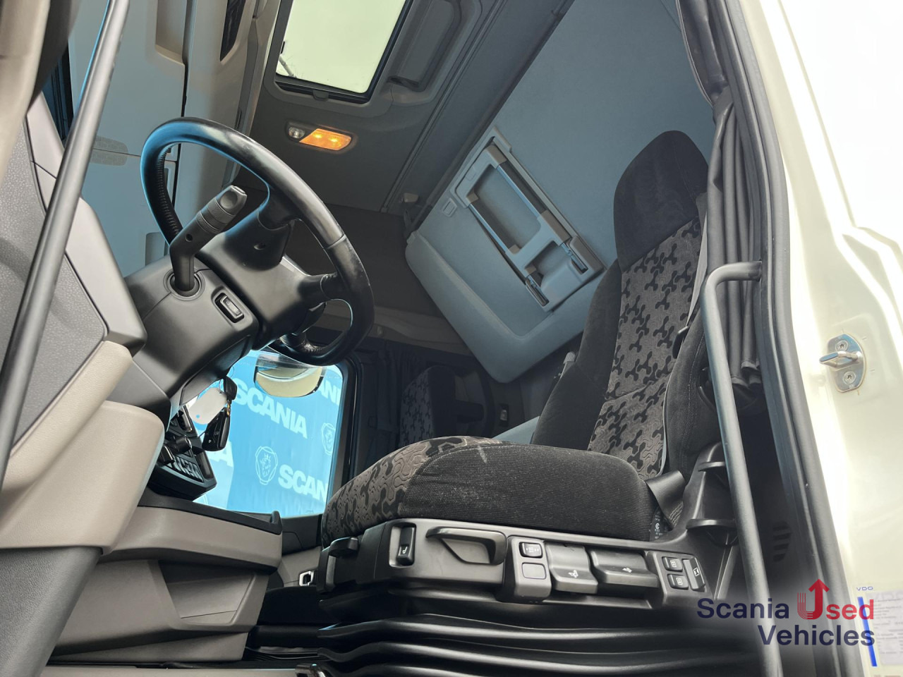 SCANIA R 450 A4x2LB RETARDER DIFF-L P-AIRCO FULL AIR - Dragbil: bild 2 SCANIA R 450 A4x2LB RETARDER DIFF-L P-AIRCO FULL AIR - Dragbil: bild 2