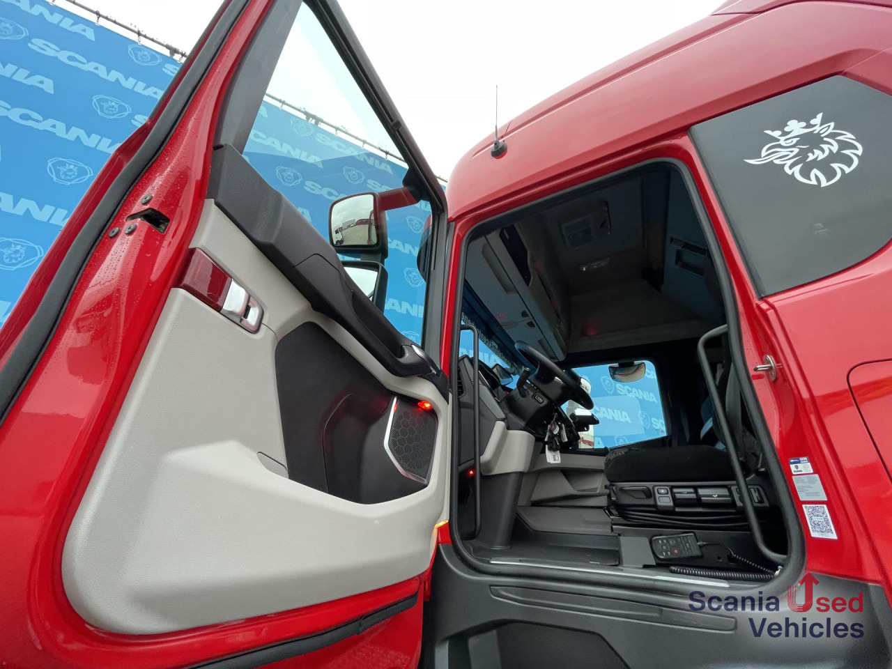 SCANIA R 450 A4x2NA RETARDER PTO LED NAVI - Dragbil: bild 4 SCANIA R 450 A4x2NA RETARDER PTO LED NAVI - Dragbil: bild 4