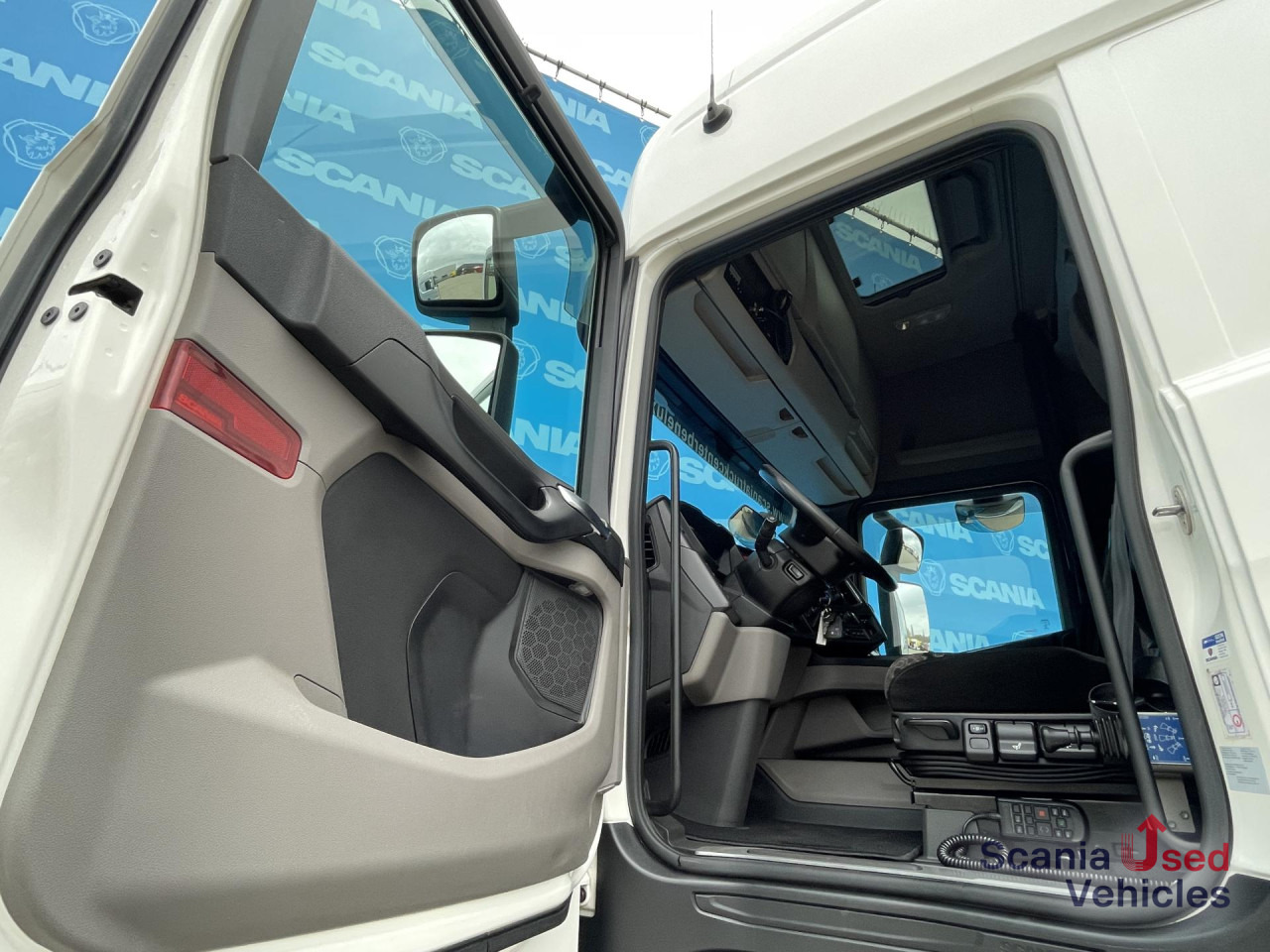 SCANIA R 450 A4x2NB DIFF-L RETARDER FULL AIR 8T HYDRO - Dragbil: bild 3 SCANIA R 450 A4x2NB DIFF-L RETARDER FULL AIR 8T HYDRO - Dragbil: bild 3