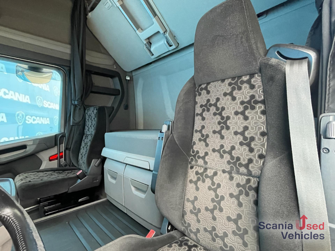 SCANIA R 450 A4x2NB DIFF-L RETARDER FULL AIR 8T HYDRO - Dragbil: bild 5 SCANIA R 450 A4x2NB DIFF-L RETARDER FULL AIR 8T HYDRO - Dragbil: bild 5