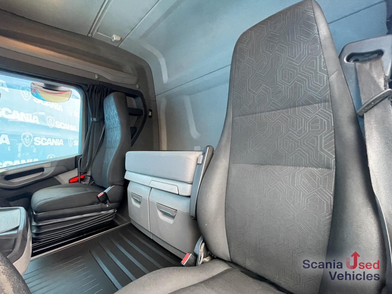 SCANIA R 450 A4x2NB DIFF-L RETARDER FULL AIR HYDRO 8T - Dragbil: bild 5 SCANIA R 450 A4x2NB DIFF-L RETARDER FULL AIR HYDRO 8T - Dragbil: bild 5