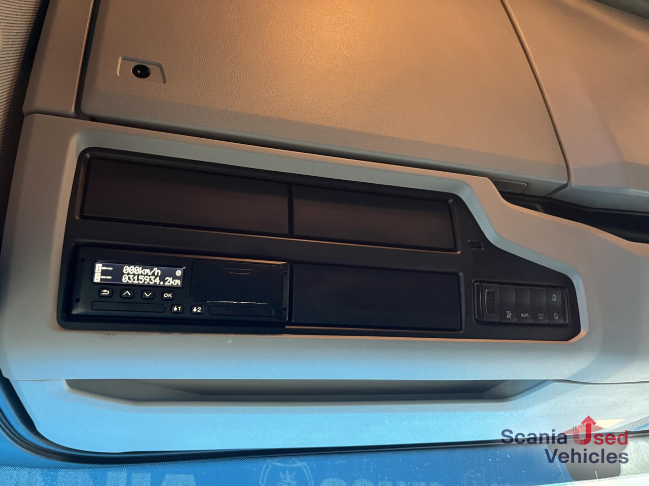SCANIA R 450 A6x2/4NA RETARDER PTO P-AIRCO LED NAVI - Dragbil: bild 5 SCANIA R 450 A6x2/4NA RETARDER PTO P-AIRCO LED NAVI - Dragbil: bild 5