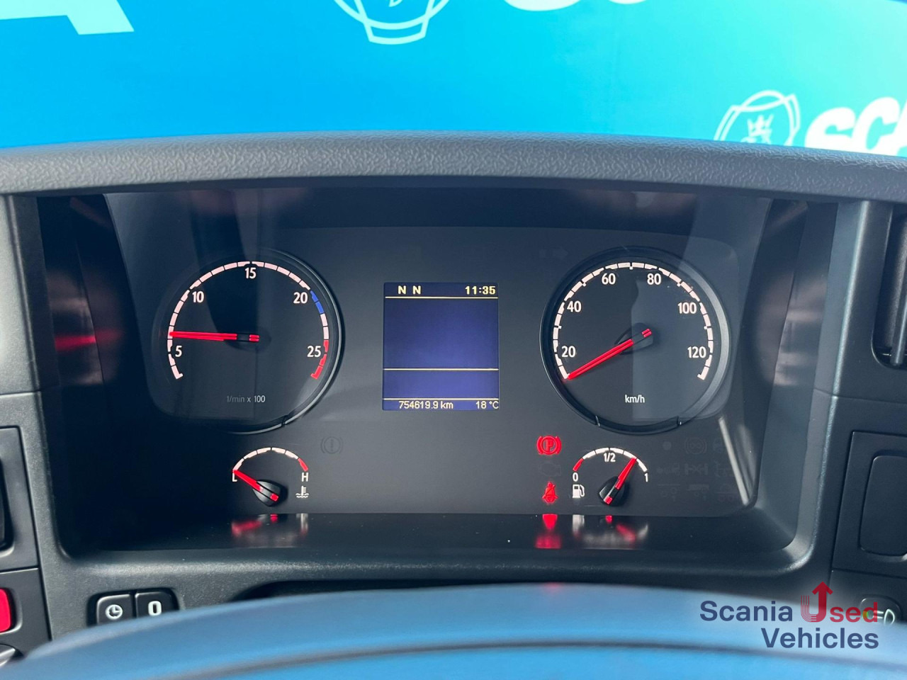 SCANIA P 280 DB4x2MNA TAILLIFT 2T BOX 750x249x230cm - Lastbil med skåp: bild 3 SCANIA P 280 DB4x2MNA TAILLIFT 2T BOX 750x249x230cm - Lastbil med skåp: bild 3