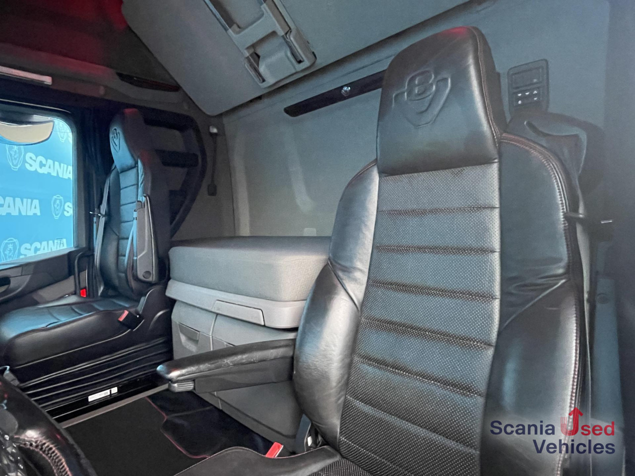 SCANIA R 650 B6x4NB RETARDER V8 WOOD KESLA 2112T CRANE - Timmerbil, Kranbil: bild 4 SCANIA R 650 B6x4NB RETARDER V8 WOOD KESLA 2112T CRANE - Timmerbil, Kranbil: bild 4