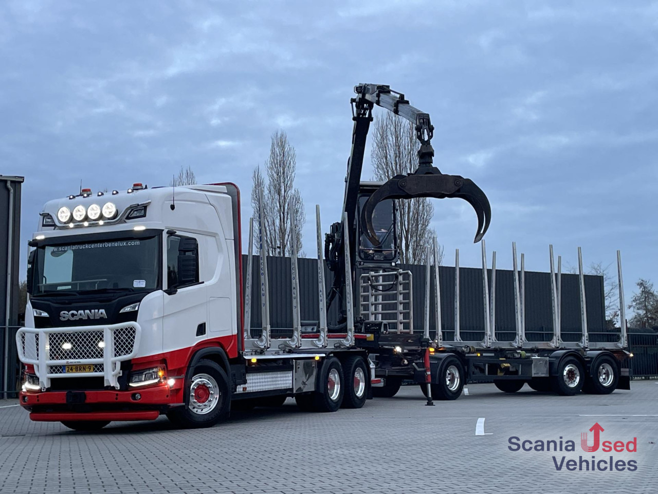 SCANIA R 650 B6x4NB RETARDER V8 WOOD KESLA 2112T CRANE - Timmerbil, Kranbil: bild 1 SCANIA R 650 B6x4NB RETARDER V8 WOOD KESLA 2112T CRANE - Timmerbil, Kranbil: bild 1
