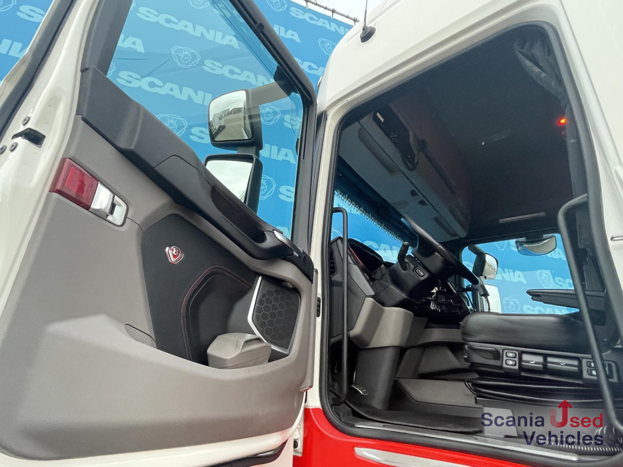 SCANIA R 650 B6x4NB RETARDER V8 WOOD KESLA 2112T CRANE - Timmerbil, Kranbil: bild 3 SCANIA R 650 B6x4NB RETARDER V8 WOOD KESLA 2112T CRANE - Timmerbil, Kranbil: bild 3