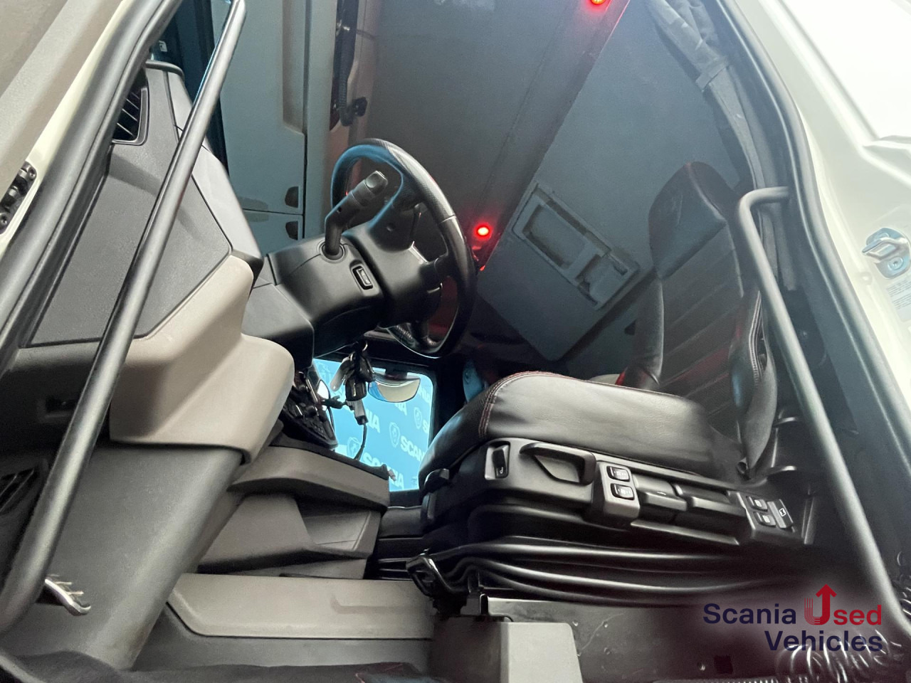 SCANIA R 650 B6x4NB RETARDER V8 WOOD KESLA 2112T CRANE - Timmerbil, Kranbil: bild 5 SCANIA R 650 B6x4NB RETARDER V8 WOOD KESLA 2112T CRANE - Timmerbil, Kranbil: bild 5