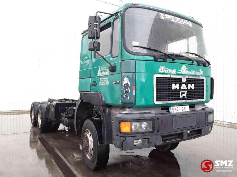 MAN 27.403 6x6 - Chassi lastbil: bild 1 MAN 27.403 6x6 - Chassi lastbil: bild 1