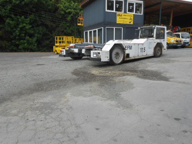 MAN AM110 Flugzeugschlepper - Pushbacktraktor: bild 2 MAN AM110 Flugzeugschlepper - Pushbacktraktor: bild 2