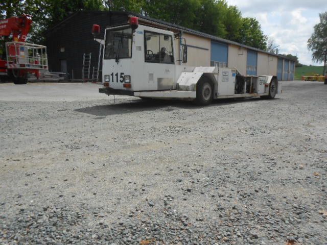 MAN AM110 Flugzeugschlepper - Pushbacktraktor: bild 1 MAN AM110 Flugzeugschlepper - Pushbacktraktor: bild 1