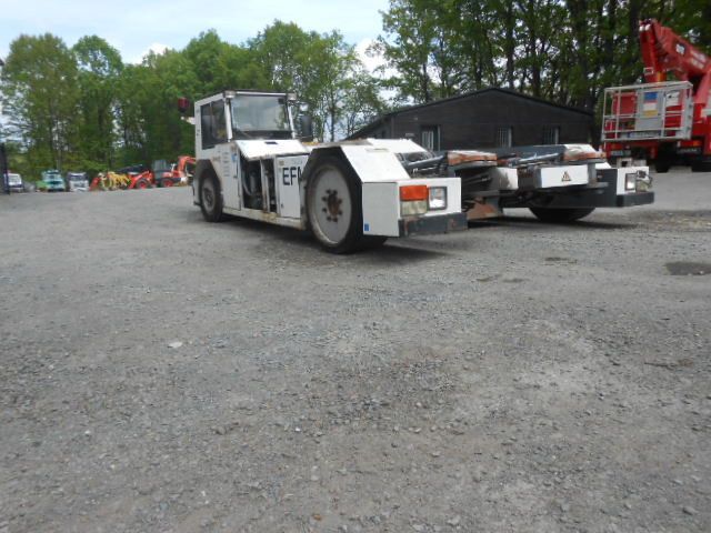 MAN AM110 Flugzeugschlepper - Pushbacktraktor: bild 4 MAN AM110 Flugzeugschlepper - Pushbacktraktor: bild 4