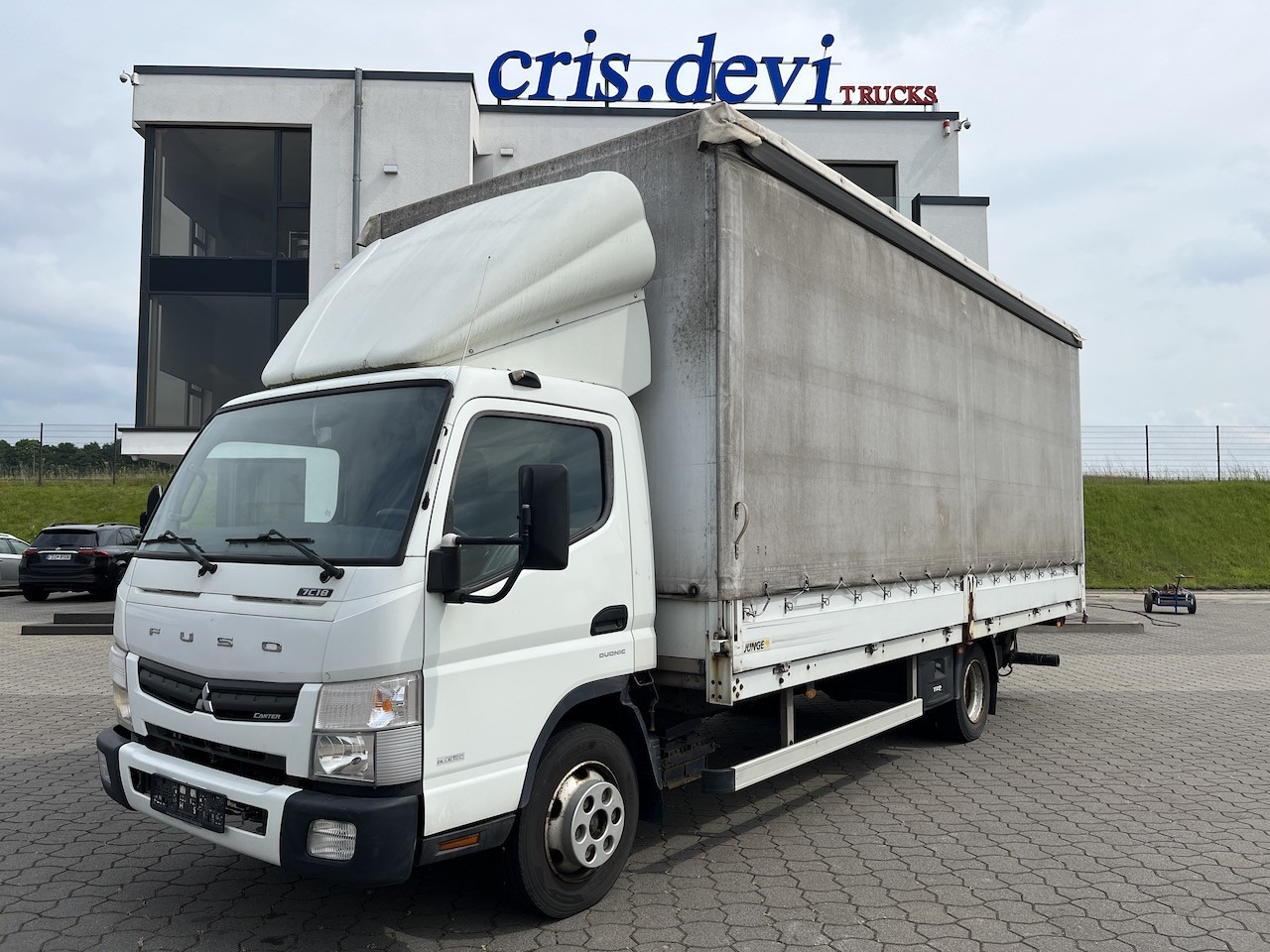 FUSO Canter 7C18 4x2 Ladebordwand Getriebeschaden - Transportbil med kapell: bild 1 FUSO Canter 7C18 4x2 Ladebordwand Getriebeschaden - Transportbil med kapell: bild 1