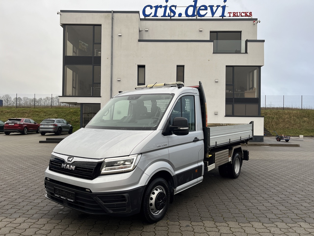 MAN TGE 3.180 4x2 Zwillingsbereift - Transportbil med tippflak: bild 1 MAN TGE 3.180 4x2 Zwillingsbereift - Transportbil med tippflak: bild 1