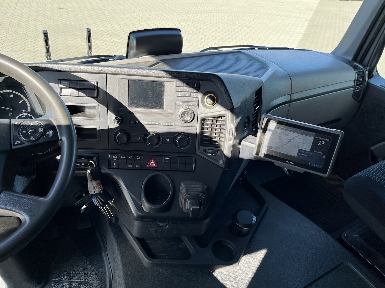 Mercedes-Benz Antos 1840 4x4 HAD LBW Kühlung Flüssigstickstoff - Lastbil med skåp: bild 2 Mercedes-Benz Antos 1840 4x4 HAD LBW Kühlung Flüssigstickstoff - Lastbil med skåp: bild 2