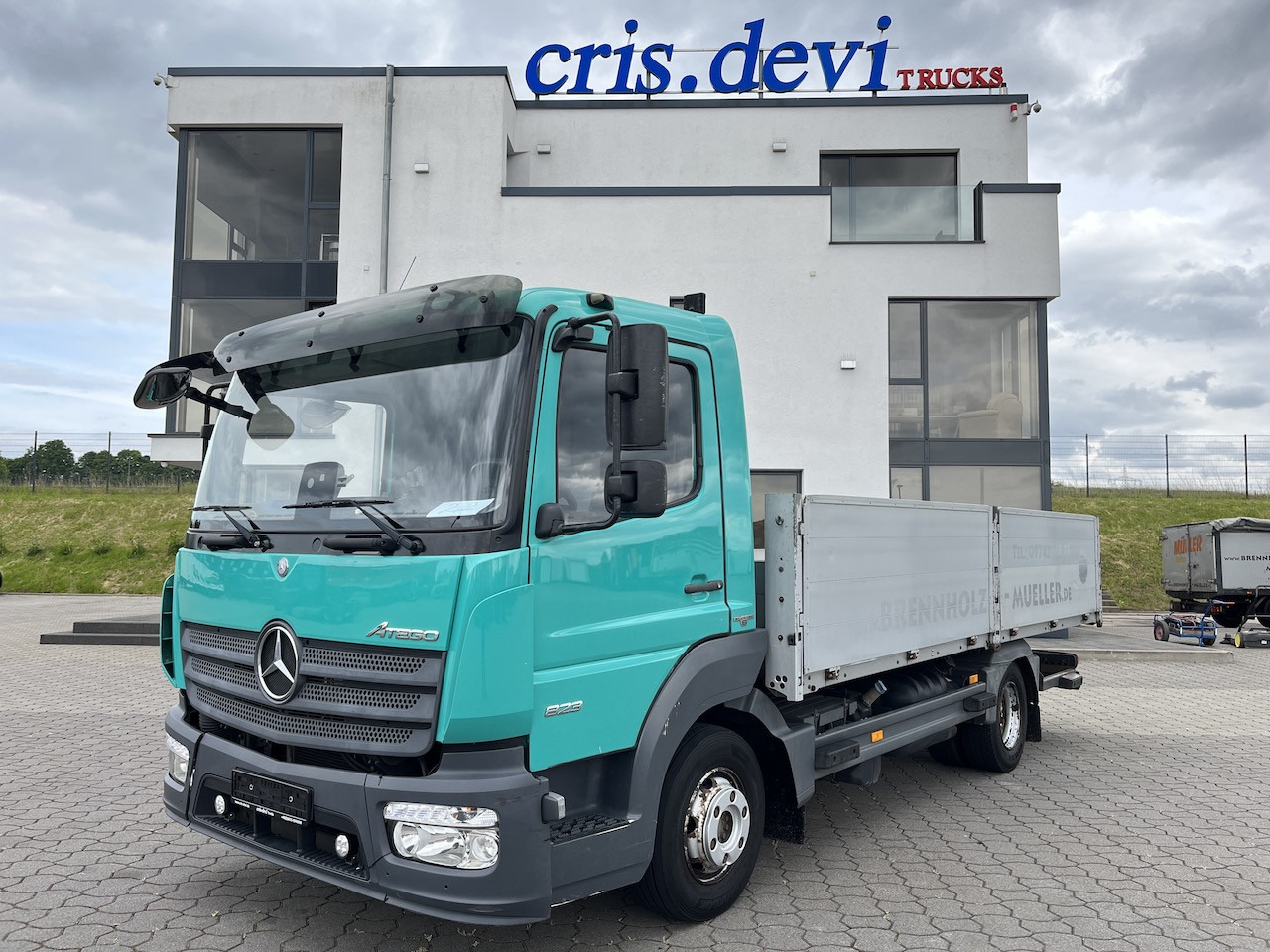Mercedes-Benz Atego 823 4x2 AHK Hebezug Seilzug Brennholz - Transportbil med flak: bild 1 Mercedes-Benz Atego 823 4x2 AHK Hebezug Seilzug Brennholz - Transportbil med flak: bild 1