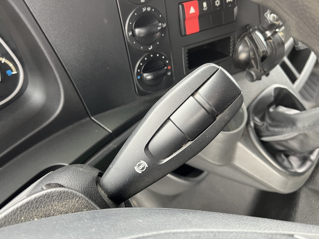 Mercedes-Benz Atego 823 4x2 AHK Hebezug Seilzug Brennholz - Transportbil med flak: bild 2 Mercedes-Benz Atego 823 4x2 AHK Hebezug Seilzug Brennholz - Transportbil med flak: bild 2